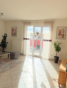 Wunderschöne und sehr gepflegte 2-Zimmer-Wohnung mit sensationeller Dachterrasse in guter Wohnlage - Amberg