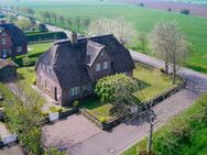 Wunderschöne Lage direkt in Nieblum: Exklusives Reetdachhaus auf höchstem Niveau - Nieblum