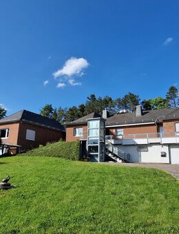 2 topp gepflegte Häuser / Traumhafter Luxusbungalow mit zweiter, separater Wohneinheit in schönster Eifellage... - Bad Münstereifel