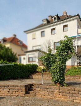 Zuhause in Bad Hersfeld: Doppelhaushälfte mit Balkon, Dachstudio und Garten - Bad Hersfeld