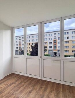 renovierte 2 Zimmerwohnung mit verglaster Loggia im beliebten 1. OG - Freiberg