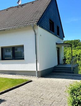 * Freistehendes Einfamilienhaus * 2 Garagen* traumhaftes Grundstück - Kreuzau