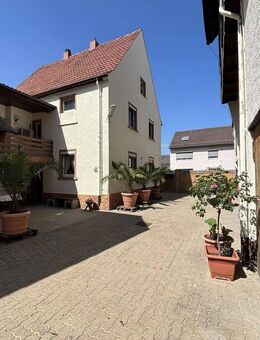 Ansprechendes Vorderhaus auf großem Hofgrundstück - Otterstadt