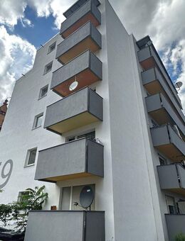 Frisch renovierte 2-Zimmerwohnung mit Balkon in der Karlstraße 57 - Ihr neues Zuhause in Offenbach - Offenbach (Main)