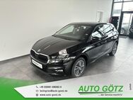 Skoda Fabia, Style VZE vo hi LichtAssist SpurAssist Connect Sunset 4xEFH Ladeboden Armlehne Metallic, Jahr 2023 - Beilngries