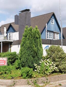 1 großes Wohnhaus- 2 Wohnungen- 1 Gewerbefläche - Damendorf