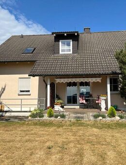 Helle 3-Zimmer-Dachgeschosswohnung in ruhiger Lage – Föritz/Weidhausen - Föritz