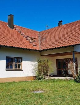 Idyllisches und gepflegtes Landhaus mit Einlieger-Wohnung, Doppel-Garage und Werkstatt-Halle - Lauterhofen