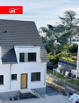 Sonniges Reihenendhaus - Bezugsfertiger NEUBAU mit Keller in toller Waldrandlage von Bischofsheim - Maintal