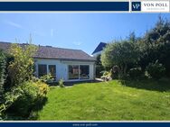 Zentral, barrierearm & uneinsehbar: Bungalow-DHH mit schöner EBK und Bad, großem Garten, Garage+Stpl - Wehrheim