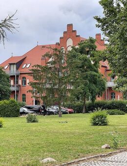 Tolle Dachgeschosswohnung mit Balkon und PKW Stellplatz für Anleger und Eigennutzer. - Zerbst (Anhalt)
