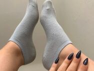 Süße schmutzige hellblaue Socken - Berlin Reinickendorf