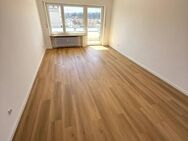 Frisch renoviert, perfekt geschnitten & mit Blick ins Grüne - sonniger 3-Zimmer-Wohntraum! - Fürstenfeldbruck