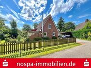 Kleines Haus auf großem Grundstück! Einfamilienhaus mit Carport und Garagen! - Heide