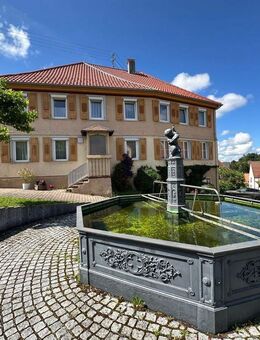 Ehemaliges Handwerks- und Gaststättenhaus mit großzügigen Wohnungen und weiterem Ausbaupotenzial - Böttingen