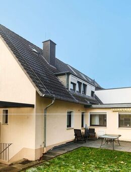 Hübsch renoviertes 1-2 Familienhaus in ruhiger Lage von Detmold - Detmold