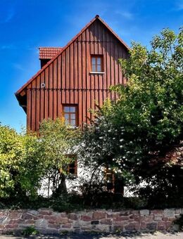 Liebevoll saniertes Familienhaus mit schönem Garten - Nüsttal