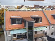 Nürnberg Lorenzer Altstadt: top 3-Zimmer DG-Wohnung mit Dachloggia, Einbauküche mit Kochinsel, Parkettböden; verfügbar zum 01.09.2025 - Nürnberg