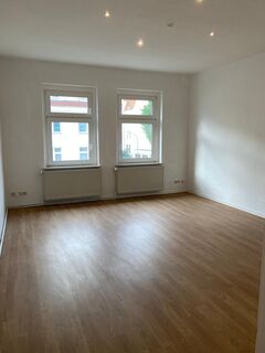 Schöne 3 Zimmer Wohnung mit Balkon sucht Familie