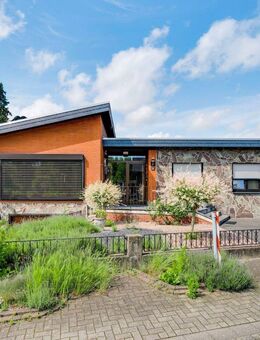 BIETEN AB € 296.000,- Kompakt gebauter Bungalow mit Doppelcarport... - Selfkant