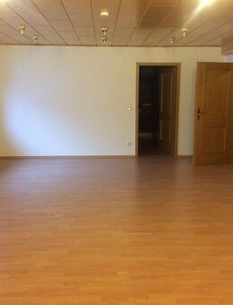 Ansprechende 4-Zimmer-Wohnung + Garage und Stellplatz - Otterbach