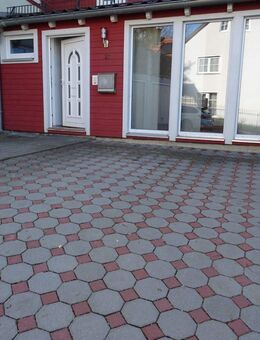 Schöne 3 Zimmerwohnung mit 2 Bädern, EBK, Terrasse, Wintergarten und Balkon - Vilseck