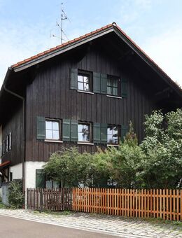 Attraktive 2,5-Zimmerwohnung mit toller Einbauküche und Balkon - Unterhaching
