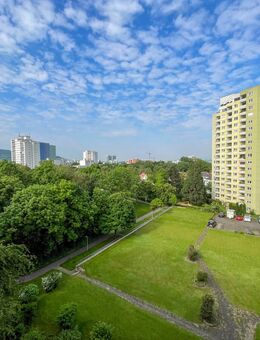 *Reserviert* Beste Aussichten für Sie! Lichtverwöhnte 6-Zimmer-Wohnung mit Balkon und Garage in Freiburg-Haslach - Freiburg (Breisgau)