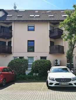 Bitterfeld-Wolfen OT Zörbig: Eigentumswohnung, vermietet an Arztpraxis, Bruttorendite 7,5 %, mit Aufzug und 3 PKW-Stellplätzen - Zörbig