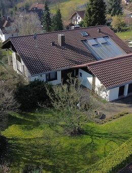 Oberkirch-Bottenau: Wohnen in exponierter Lage. 1.680 m² Grundstück und geräumige Wohnfläche. - Oberkirch