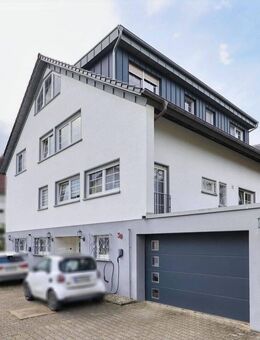 Vielseitiges Zweifamilienhaus mit hochwertiger Ausstattung in idyllischer Lage - Lenningen