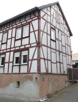 Idyllische Hofreite - teilsaniertes Ein- bis Zweifamilienhaus mit großem Hof und Stallungen! - Hüttenberg