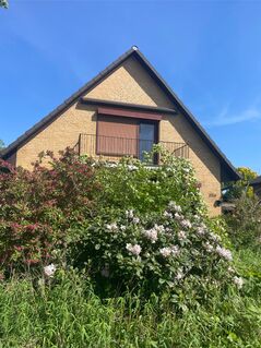 Einfamilienhaus mit Einliegerwohnung in Pinneberg-Waldenau mit Baugrundstück im hinteren Bereich