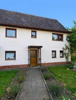 Ehemaliges Bauernhaus mit Nebengebäude am Ortsrand von Roth am Forst - Grub (Forst)