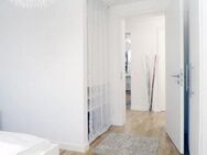 Top-Lage- 20 Meter neben neuer EZB - vollmöbilierte kernsanierte 3-Zimmer DG Wohnung - WG-tauglich - Frankfurt (Main)