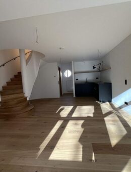 Exklusiv& individuell im Herzen Münchens -Helle 2-Zimmer-Maisonette-Wohnung - München