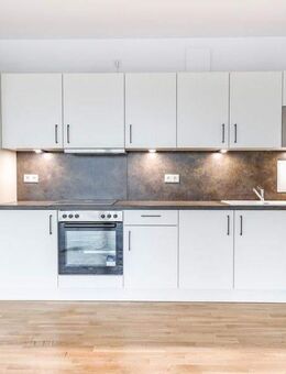 Stilvoll wohnen: Helle 2-Zimmer-Etagenwohnung mit Balkon und moderner Einbauküche in "Erstbezug" - Dresden