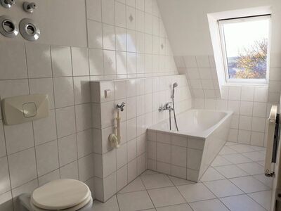 helle, großzügige 3-Raum-Dachgeschoss-Wohnung