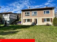 TOP-LAGE: Wohnhaus mit großem Grundstück in Stadtrandlage von Trossingen - Trossingen