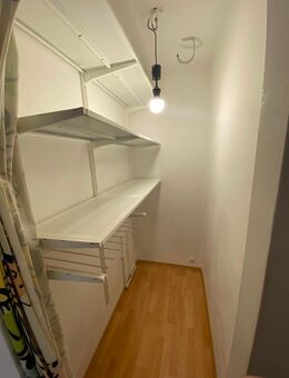 Artikel online bis 17.10. - WALK-IN Regalsystem / Kleiderschrank in München Schwabing, Hohenzollern Straße - München