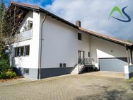 Gepflegtes Zweifamilienhaus auf großzügigem Grundstück mit zwei potentiellen Bauplätzen für EFH/MFH - Donaustauf