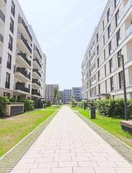 Exklusives Wohnerlebnis: Lichtdurchflutete 4-Zimmer-Etagenwohnung mit sonniger Loggia und Balkon - Frankfurt (Main)
