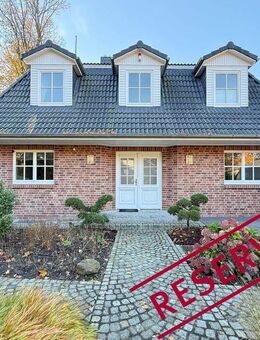 RESERVIERT: Schmuckstück im Grünen: Top-gepflegte Familienvilla mit herrlichem Garten und Doppelgarage - Hamburg