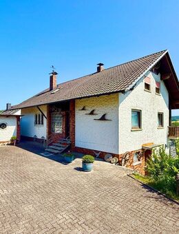 Attraktives Zweifamilienhaus mit Garten in sehr gefragter Lage von Burgkunstadt OT - Burgkunstadt
