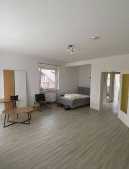 Gepflegte 1-Zimmer-Wohnung mit Balkon und Einbauküche - Garbsen