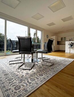 Dein Zuhause. Modern. Viel Licht. Offen. 3 große Zimmer auf 128 m². Mit Terrasse und eigener Garage. - Meerbusch