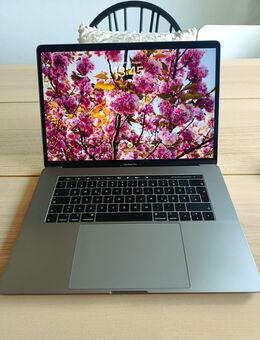MacBook Pro 15" (2018) - Bergheim Zentrum