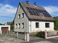 Zweifamilienhaus mit großem Garten und Photovoltaik-Anlage zur Übernahme in Holzminden - Holzminden