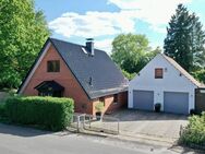 Einladendes Einfamilienhaus mit Doppelgarage in Bremen-Lesum. - Bremen