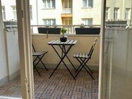 Von Privat: Bezugsfreies frisch renoviertes App mit Balkon, Aufzug, Keller - Berlin